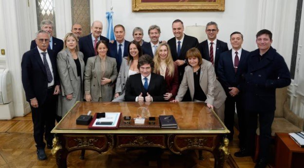 Quiénes son los integrantes del gobierno que se adhirieron al régimen simplificado de Ganancias gabinete 6a2fc655cf46b