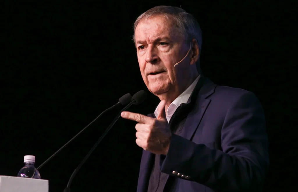 Schiaretti pide la renuncia de Adorni como jefe de Gabinete schiaretti
