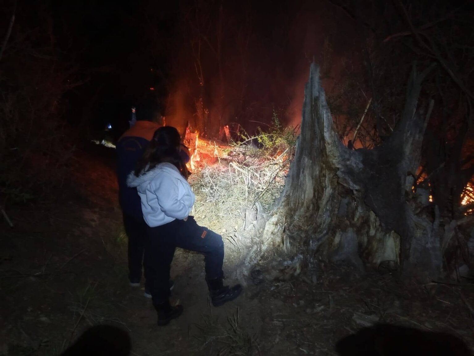 Rápida intervención de bomberos sofocó un incendio en la zona céntrica de Aminga 752313222 122186146868877099 5047410971531544382 n