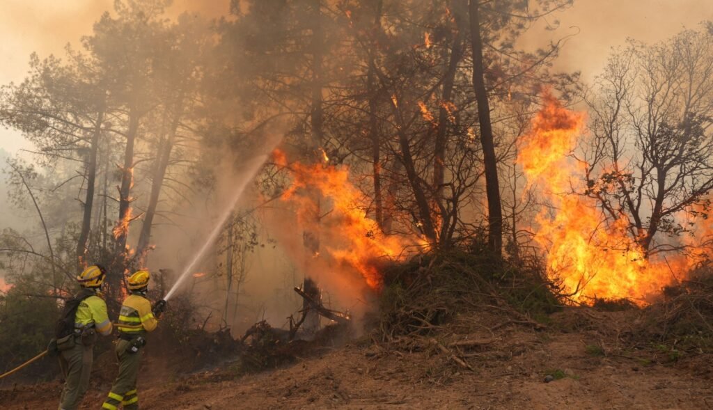 La cifra de evacuados por los incendios forestales en España ya supera los 60 mil AFP 20260725 C3766NA v1 HighRes SpainWildfireEmergencyGovernmentClimate 6a64c9d999ad8