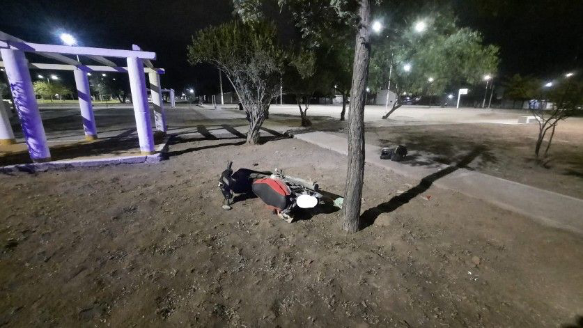 Motociclista perdió el control y terminó sobre una plazoleta: fue hospitalizado IMG 3491