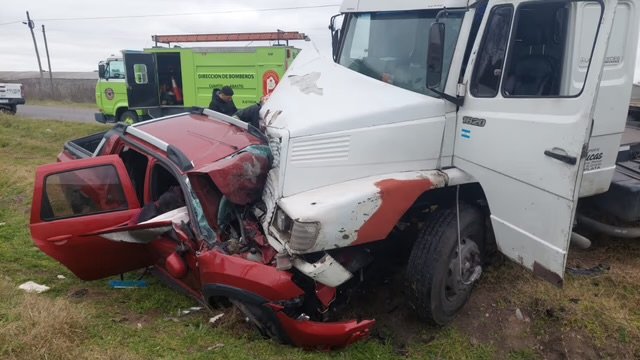Tragedia en La Plata: un choque frontal entre una camioneta y un camión dejó una mujer muerta IMG 3504