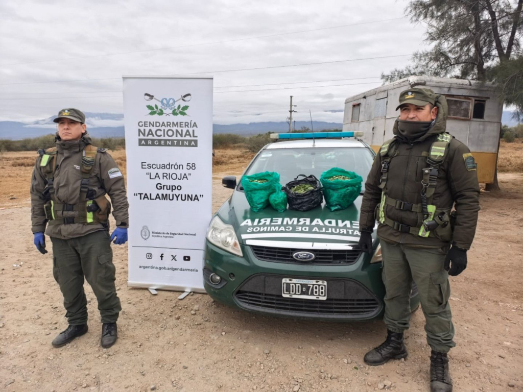 Control en La Rioja: incautan más de 19 kilos de hojas de coca en un colectivo IMG 3832