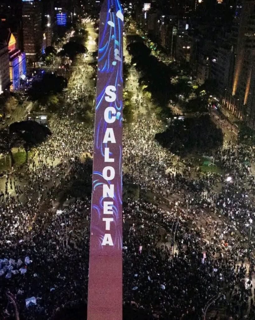 Los hinchas argentinos salieron a copar las calles del país para apoyar a la Selección WhatsApp Image 2026 07 20 at 6.17.11 AM