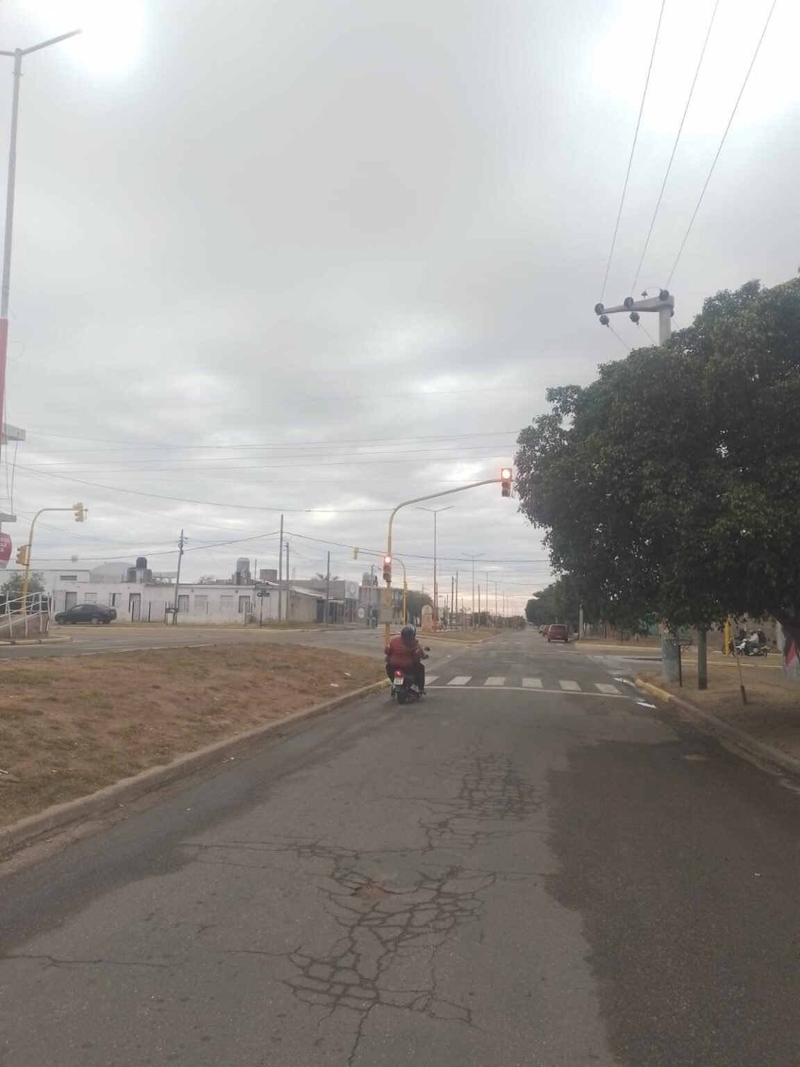 Seguridad vial: instalaron semáforos en Avenida Navarro y Luis de la Fuente WhatsApp Image 2026 07 20 at 8.28.36 AM