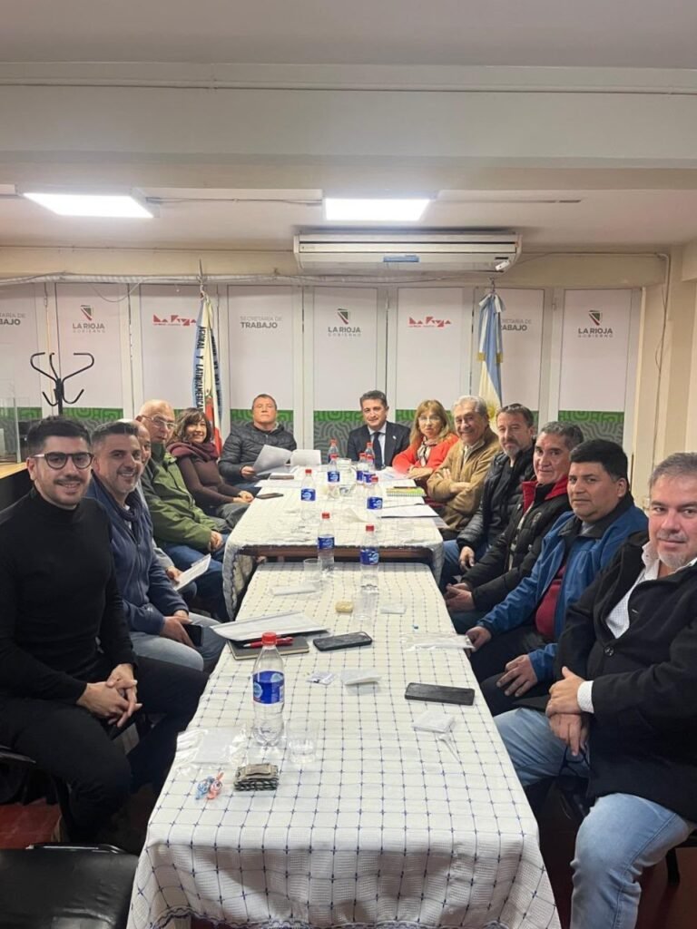 Productores vitivinícolas advirtieron sobre el impacto de la situación nacional y analizaron alternativas con el Gobierno provincial WhatsApp Image 2026 07 23 at 6.08.04 PM