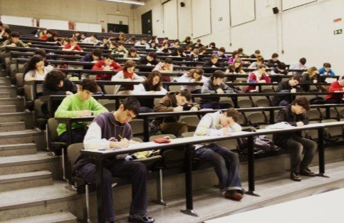 Presentaron un proyecto para que extranjeros paguen salud y educación en Buenos Aires aula universidad 6a607f98796ae