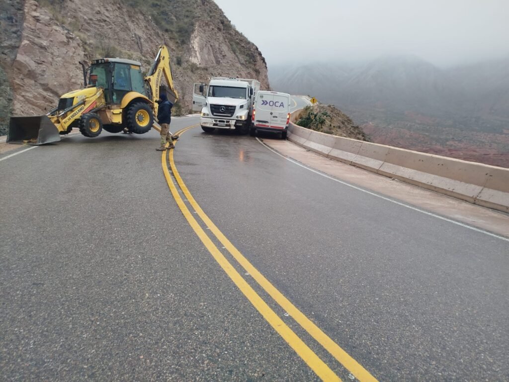 Cierre total de la Ruta 40 en la Cuesta de Miranda por emergencia climática 1 b50044a8 0058 4537 8b3e 804aabb3299d