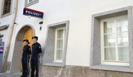 Austria instaló una comisaría de policía en el edificio donde nació Hitler casa hitler 6a621f96eed18