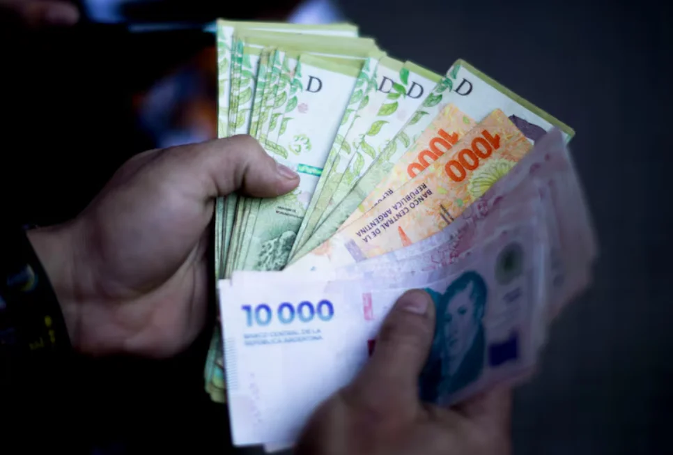 El endeudamiento familiar alcanzó picos históricos y acorrala la estrategia económica del Gobierno dinero