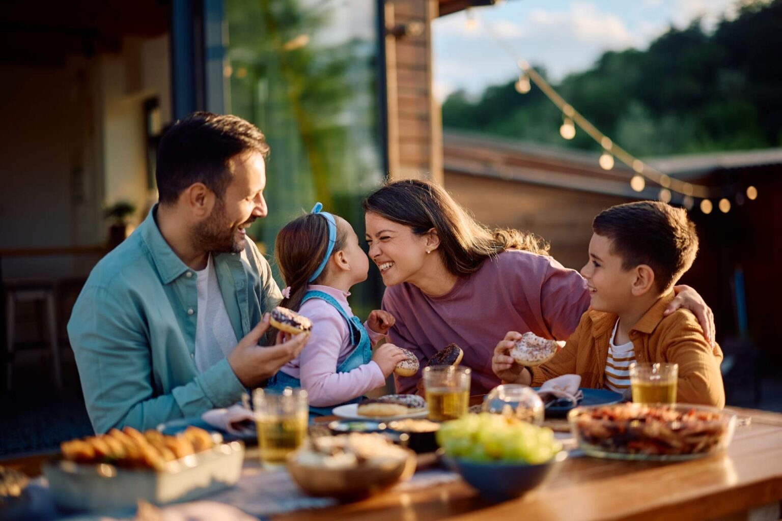 Cada vez menos argentinos tienen hijos: solo el 46% lo considera «muy importante» frente al 77% de hace 10 años familia