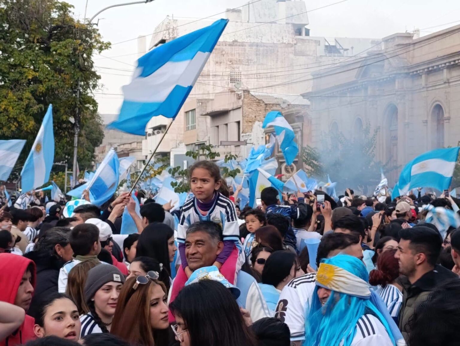 La Rioja reforzará el operativo de seguridad para la final tras la masiva convocatoria en Plaza 25 de Mayo plaza