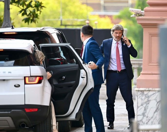 Una encuesta reveló que algunos ministros tienen mayor imagen negativa que Adorni IMG 4857