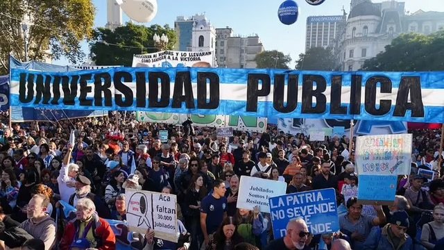 Docentes universitarios paran 48 horas contra el Gobierno por fondos y salarios IMG 5096