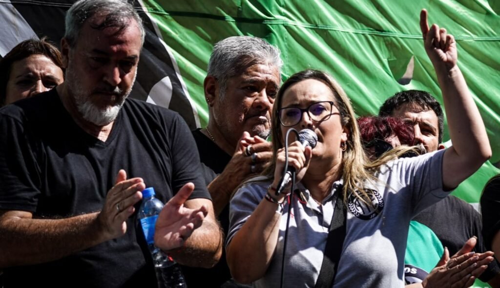 ATE marcha al Ministerio de Economía: “Comienza una semana de lucha casi permanente» WhatsApp Image 2026 08 03 at 07 33 46 6a708d4b99371