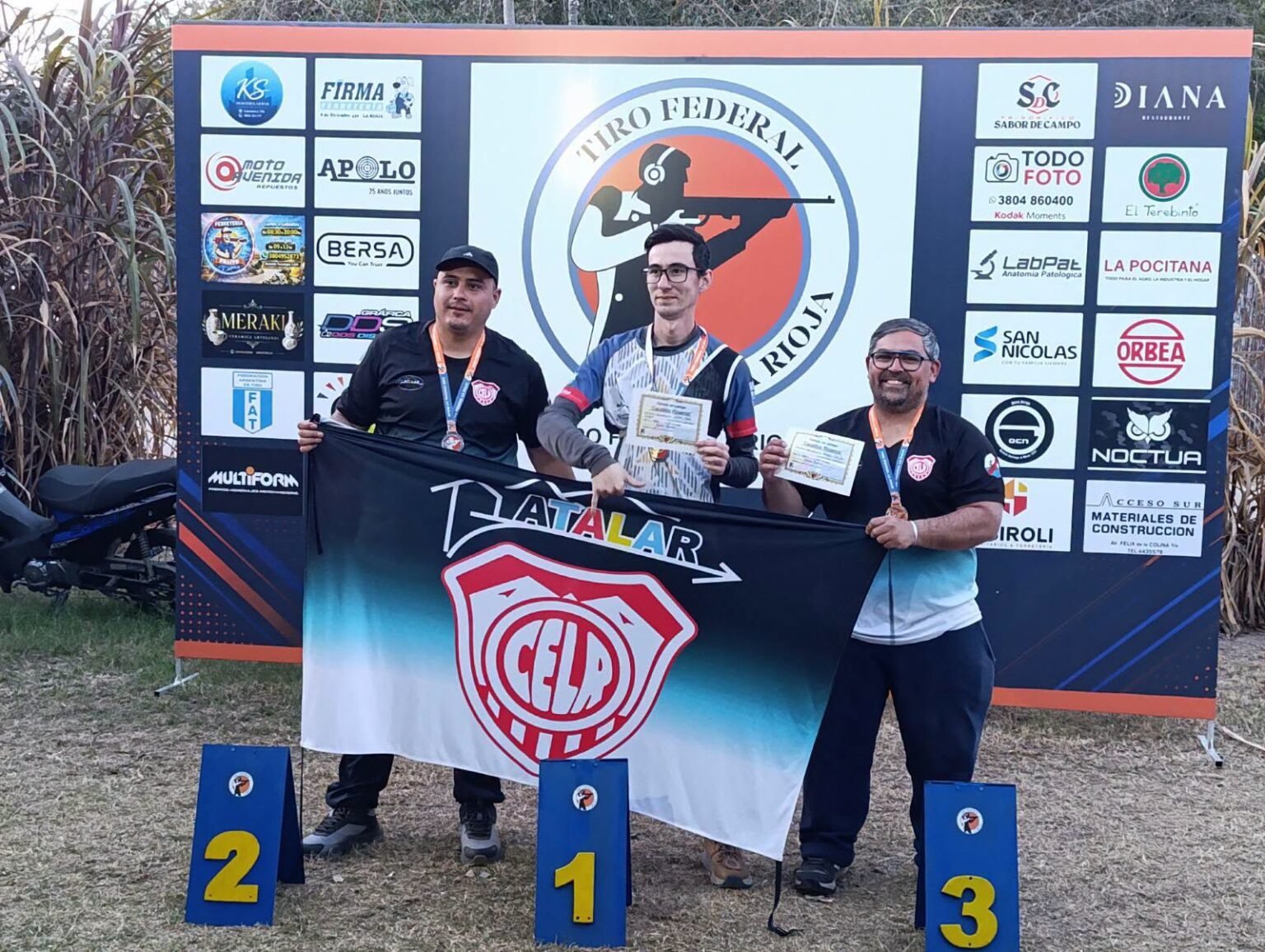Precisión y camaradería: el Tiro Federal brilló con el torneo «Caudillos Riojanos de Campo» WhatsApp Image 2026 08 11 at 11.26.04 AM