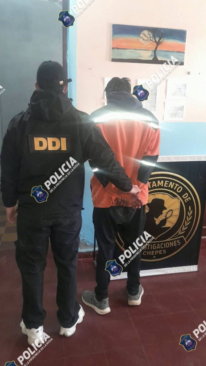 Cae con las zapatillas y el jean claves: detienen a un joven por un robo en el barrio Las Toscas WhatsApp Image 2026 08 14 at 8.48.27 AM