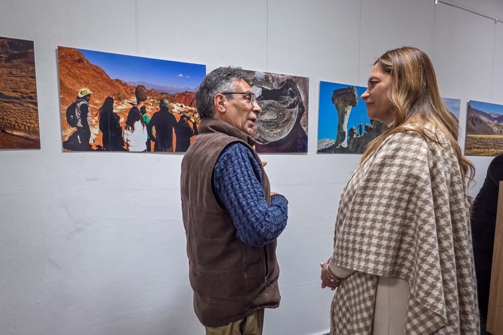 Se inauguró la muestra fotográfica «El Valle del Bermejo» de Luis Lobos en la Legislatura Provincial WhatsApp Image 2026 08 18 at 8.57.41 AM