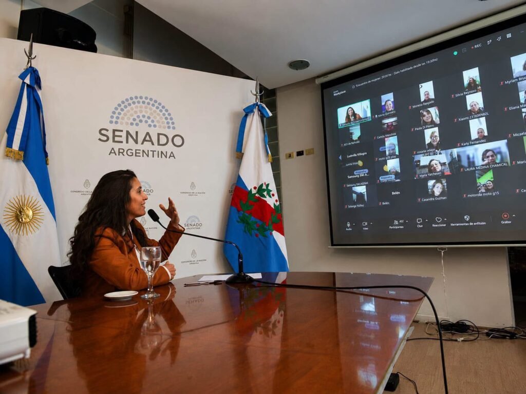 López reunió a más de 400 mujeres de toda La Rioja vía Zoom WhatsApp Image 2026 08 20 at 6.17.02 PM