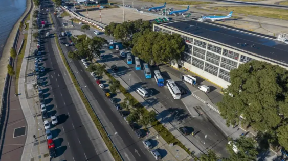 Cierra Aeroparque y 900 vuelos estarán afectados: suspensión y traslados a Ezeiza aeroparque 6a8d698c8384e