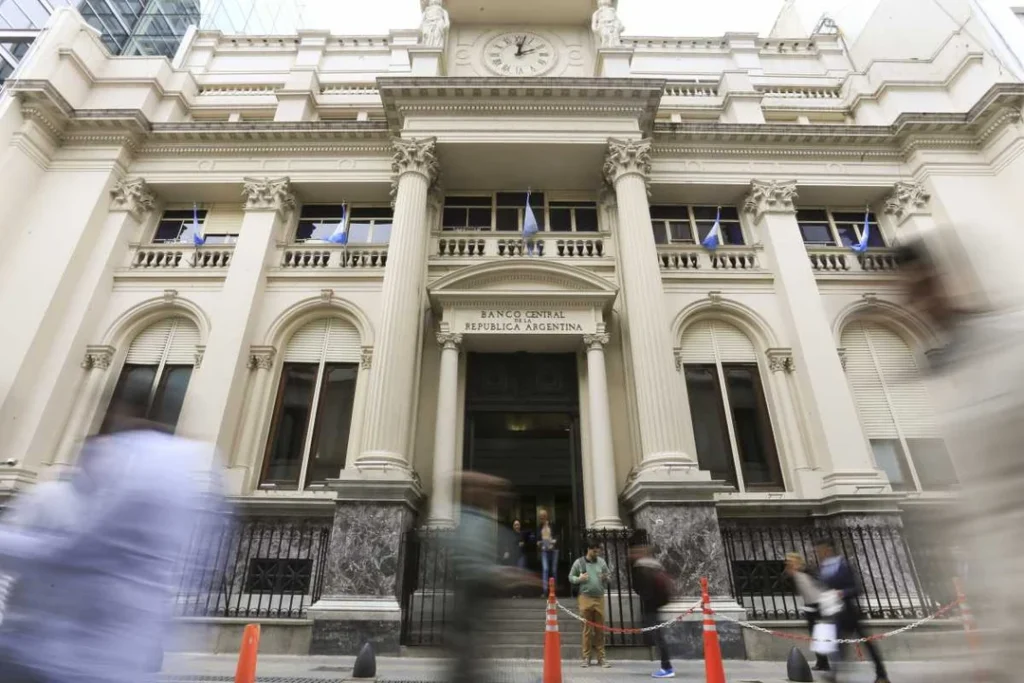 El Banco Central sumó más dólares y las reservas tocaron un nuevo máximo en la gestión de Milei banco