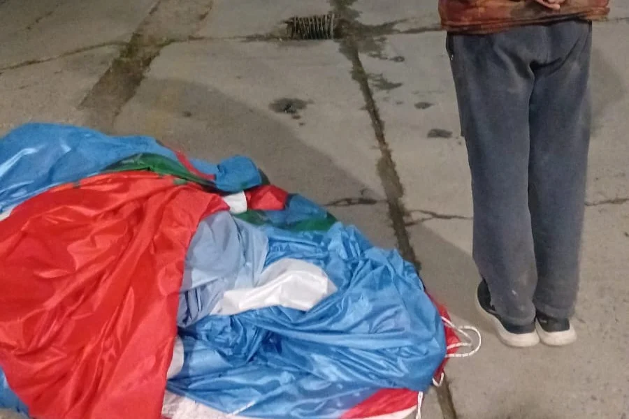 Detuvieron a un hombre que robó una bandera de La Rioja en el barrio San Román bandera