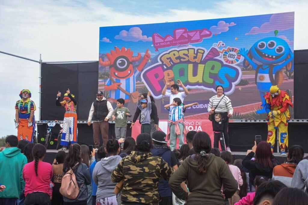 Miles de personas disfrutaron de una nueva edición de Festipeques en el Parque de la Familia Este festipe
