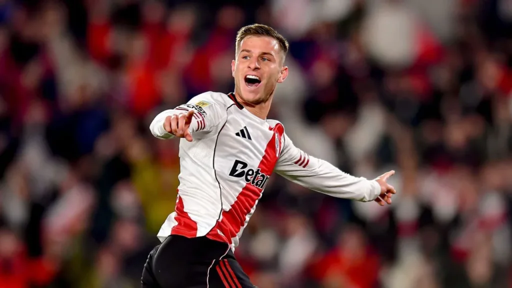 La FIFA inhabilitó a un jugador de River debido a un litigio judicial con su ex representante galoppo