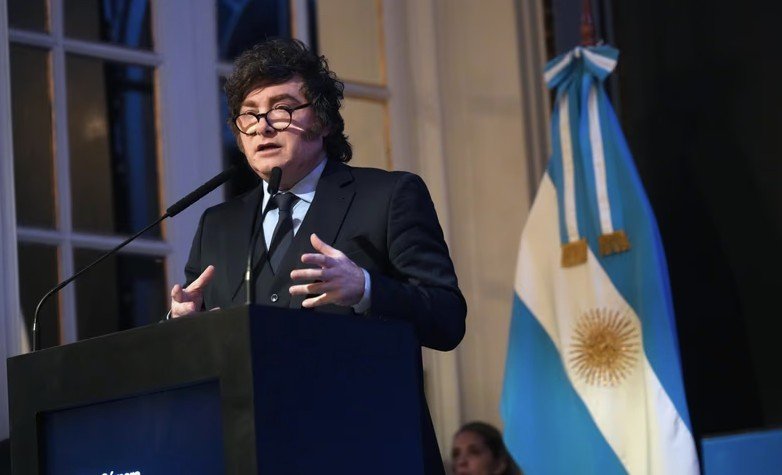 El Gobierno Nacional busca garantizar salarios mínimos de al menos $1 millón en las negociaciones paritarias milei