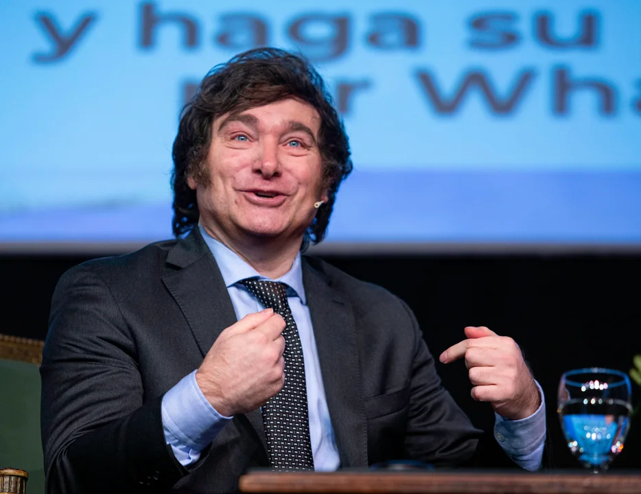 Milei lleva a 12 gobernadores a París para mostrar apoyo político 720 2