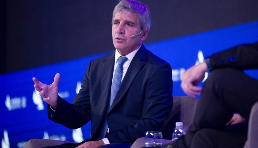 El Gobierno Nacional volvió a registrar superávit fiscal en agosto tras pagar vencimientos de deuda AFP 20260415 safenreiter amchamsu260414 npVSq v1 HighRes AmchamSummit2026InArge 6aad59e9671b9