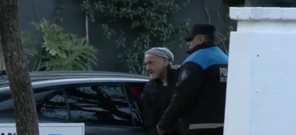 Gustavo Sofovich choco contra una moto en Palermo