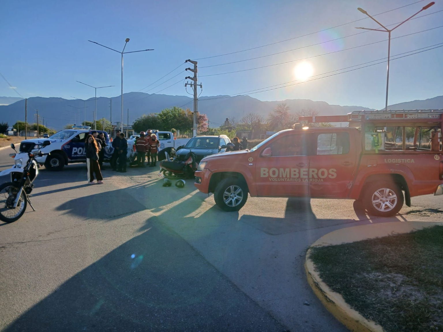 Un niño de 3 años resultó herido tras un fuerte choque entre una moto y un auto IMG 6208