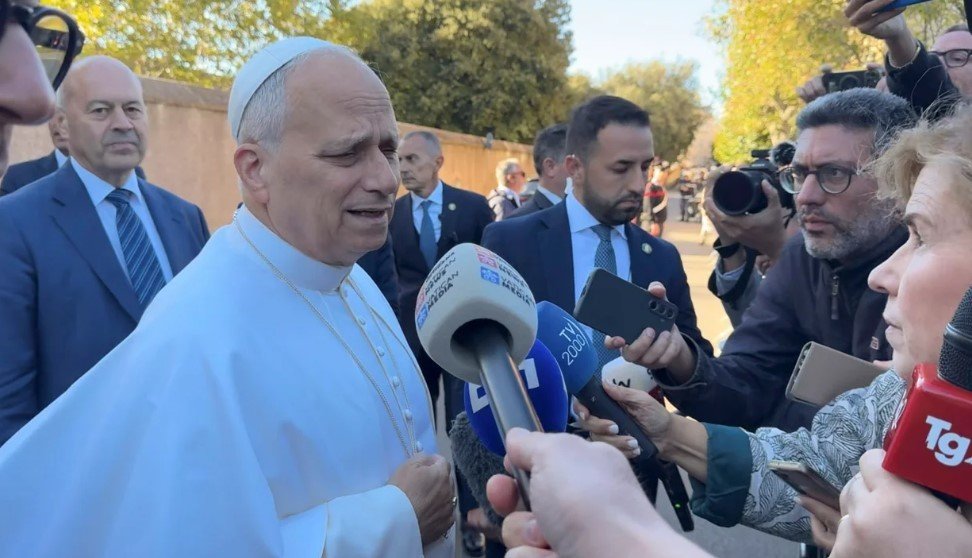 La Iglesia pidió “evitar poner a León XIV en uno u otro lado de la grieta» Papa Leon XIV ante la prensa 6ab2d9cf77650