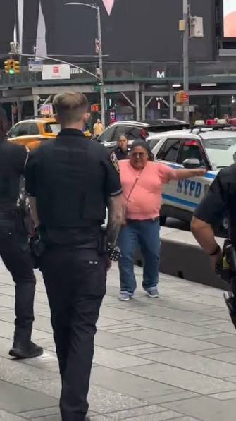 Nueva York: una mujer apuñaló a dos personas cerca de Times Square y fue abatida por la Policía 1 WhatsApp Image 2026 09 02 at 9.36.03 AM