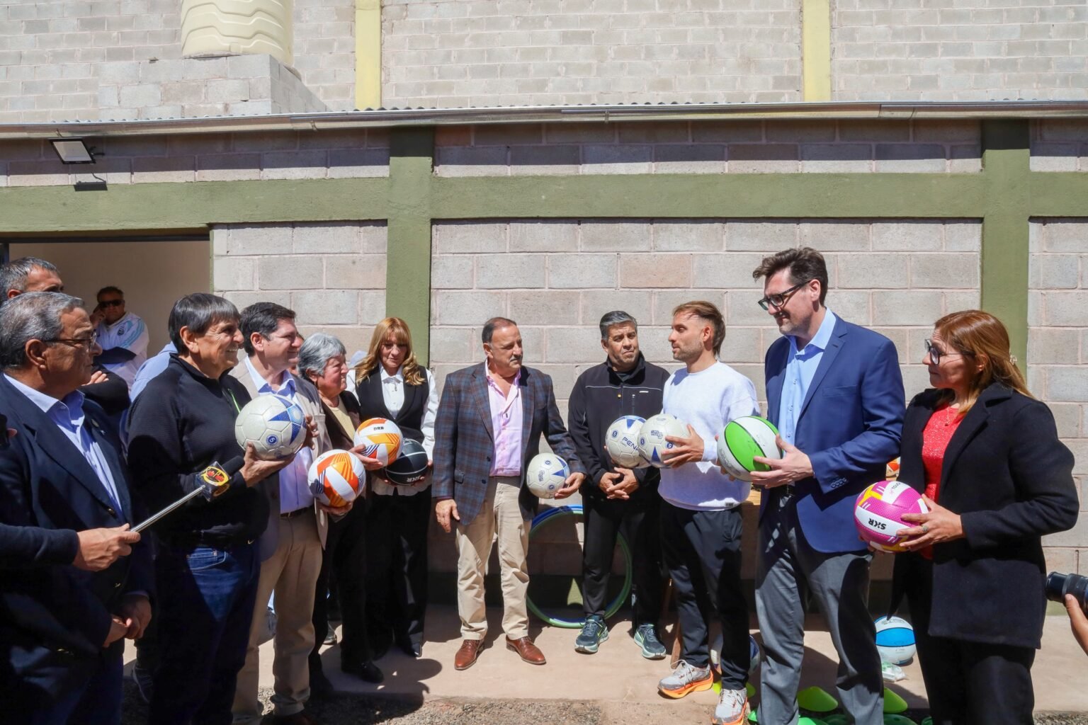 Quintela inaugura un albergue deportivo en Villa Unión y desafía a Milei: «¿Quién lo hace si el Estado no está?» WhatsApp Image 2026 09 09 at 4.43.29 PM