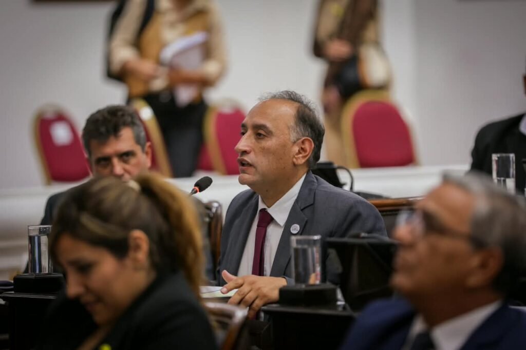 La Rioja sanciona la nueva Ley de Educación Superior para reconvertir institutos y evitar su cierre WhatsApp Image 2026 09 17 at 6.02.19 PM 1