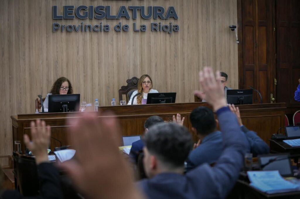Educación, seguridad, bioconstrucción y asistencia social, ejes de la décima sesión ordinaria WhatsApp Image 2026 09 17 at 6.02.19 PM
