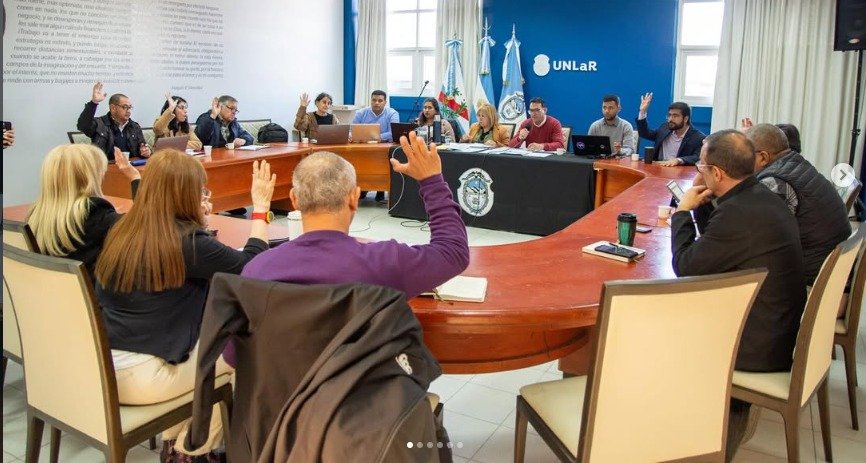 La UNLaR advierte que el Presupuesto 2027 pone en riesgo la planificación y el funcionamiento de la universidad WhatsApp Image 2026 09 21 at 10.17.00 AM