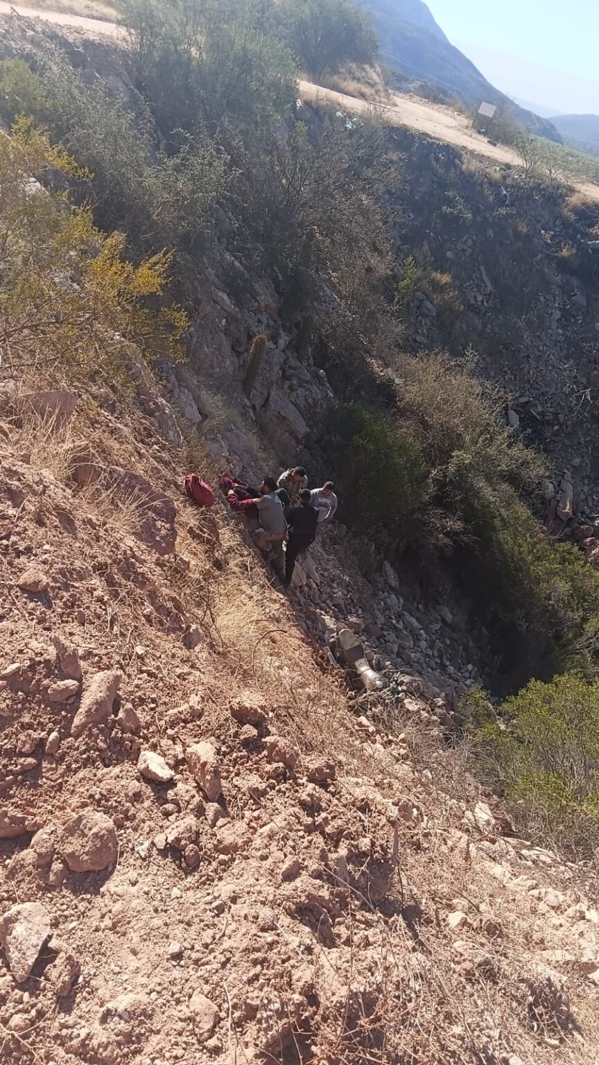 Motociclista desbarrancó 15 metros en el Dique Los Sauces tras chocar con una bicicleta WhatsApp Image 2026 09 22 at 6.54.32 PM