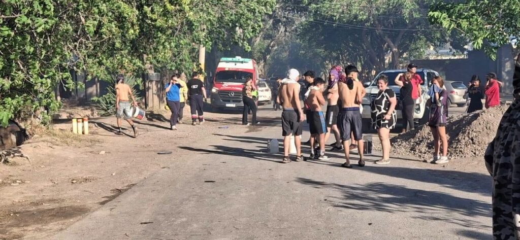 Una ola de incendios de pastizales afectó a decenas de familias y dejó un joven intubado WhatsApp Image 2026 09 25 at 12.08.01 PM