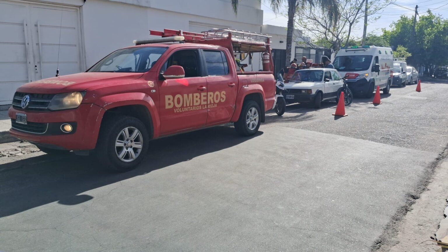 Choque entre un auto y una bicicleta en la zona oeste: una mujer fue trasladada al hospital WhatsApp Image 2026 09 25 at 12.24.40 PM