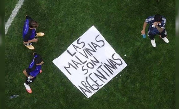 La bandera inspirada en la Selección llegó a las Islas Malvinas bandera malvinas 6ab0f531080dc