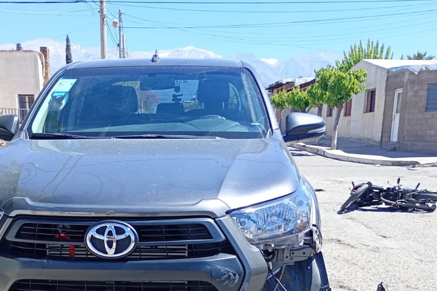 Trágico siniestro vial: falleció una motociclista tras impactar contra una camioneta choque