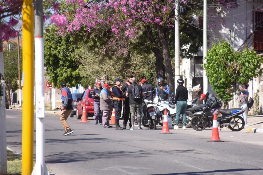 “Tolerancia cero”: ya son más de 100 las multas por cruzar semáforos en rojo en La Rioja control