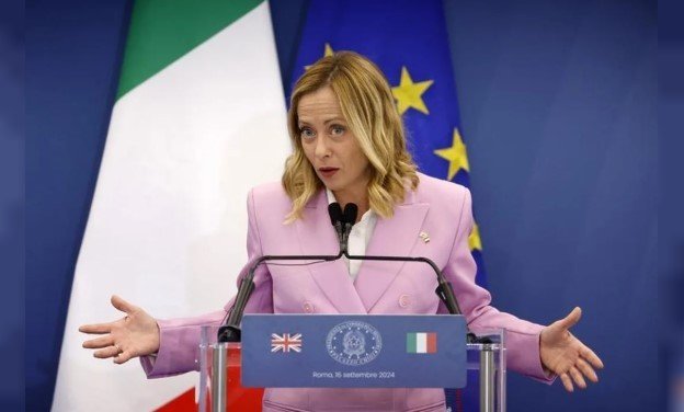 Escuelas en Italia: Meloni impone un tope del 30% de alumnos que no hablen italiano y prohíbe el uso del burka meloni 6ab63eaf16f18