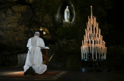 El Papa recibió a víctimas de abusos en Lourdes y reafirmó su compromiso con la prevención papa lourdes 6aba460032714