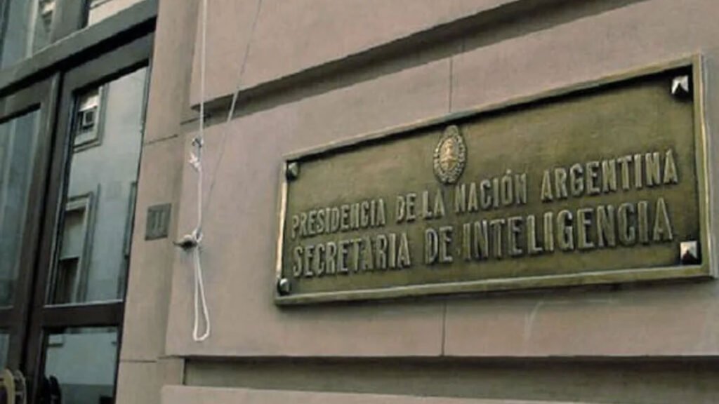 El Gobierno avanza con cambios en el estatuto para el personal de la SIDE side