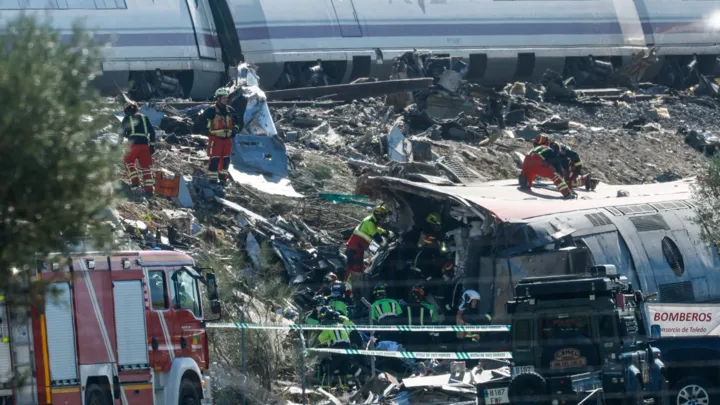 Una argentina murió en el accidente ferroviario en España y otro permanece desaparecido AFP 20261028 D4P87PU v1 MidRes SpainAccidentTransportTrain 6ae2647e676dd