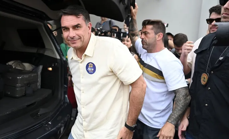 Flávio Bolsonaro se fue a Estados Unidos, según un medio brasileño Flavio 2026 10 27 171329 6ae105ff2417c 1